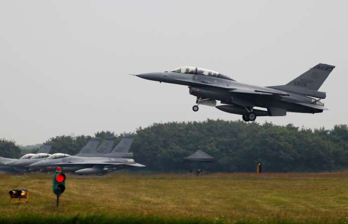 США заключили контракт на обслуживание истребителей F-16 за рубежом на $987 млн