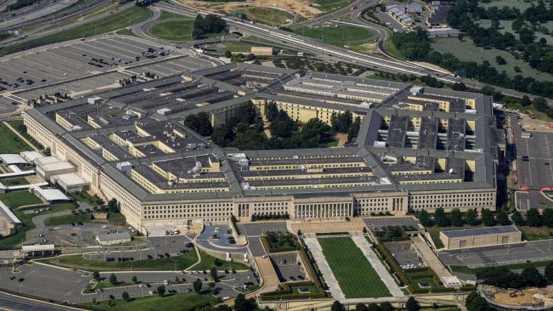 У США есть для Украины еще девять миллиардов долларов, заявил Пентагон