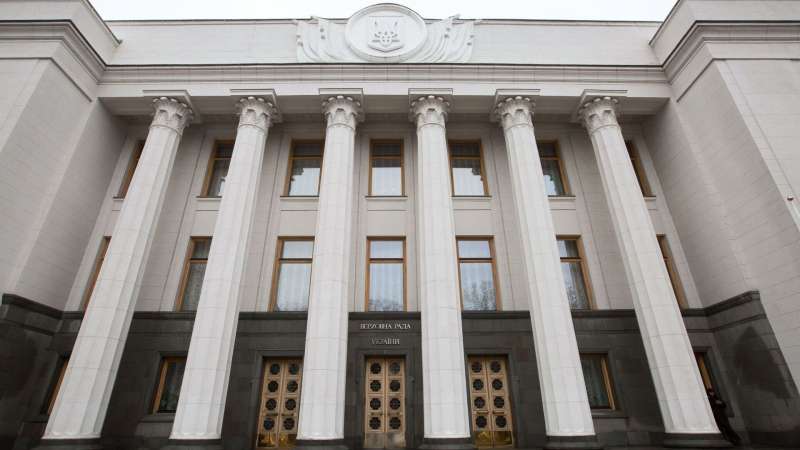 В Раде допустили, что военкоматы могут начать ловить уклонистов за границей