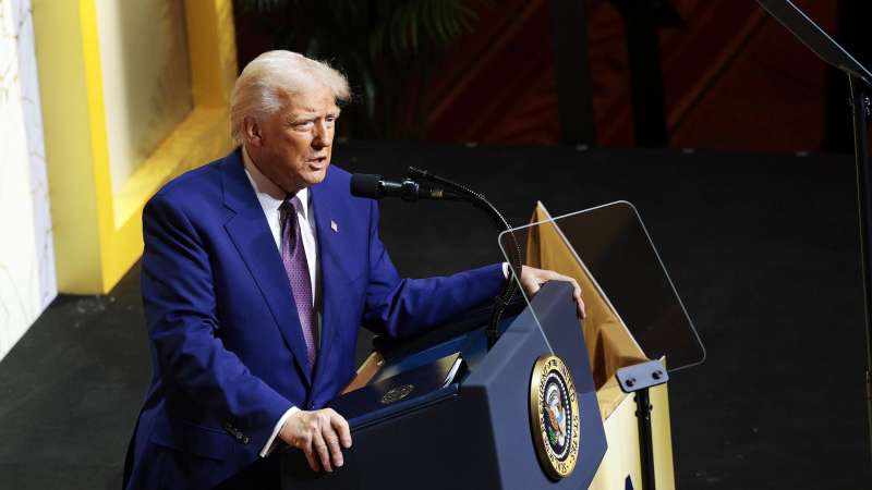 Песков оценил возможность визита Трампа в Москву на 9 Мая