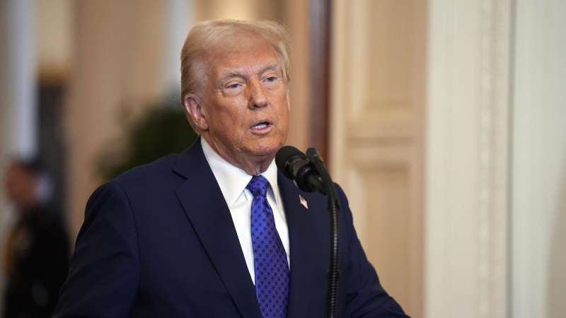 Трамп рассказал о растратах миллиардов долларов в правительстве