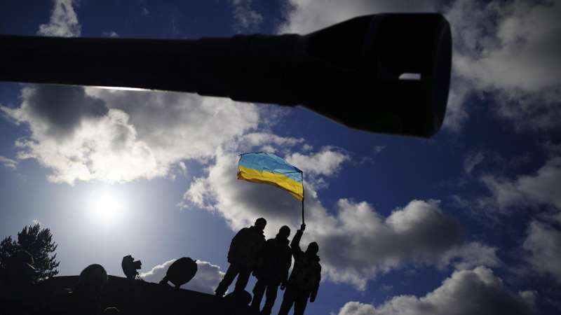 Украина не будет продлевать военное положение, утверждает депутат Дмитрук