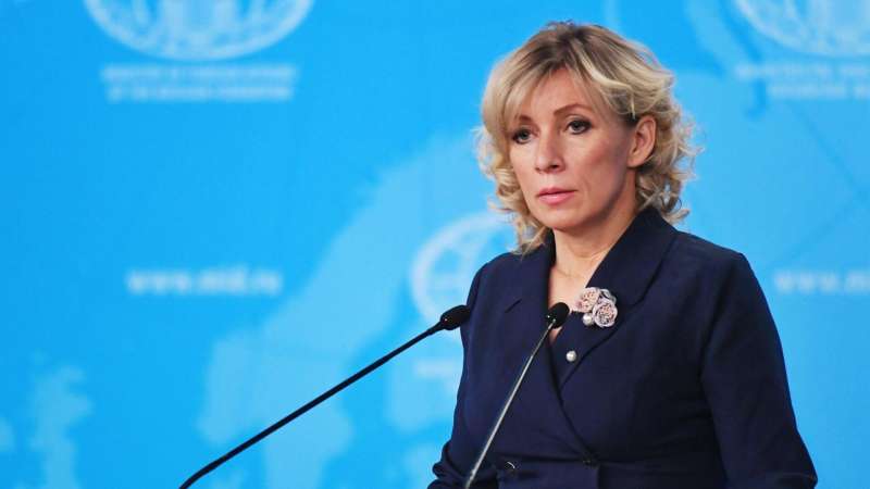 Захарова посоветовала Макрону поговорить с Олландом о Минских соглашениях