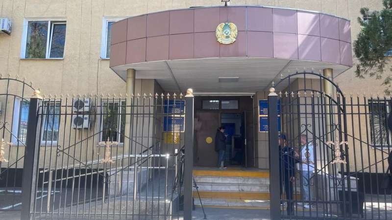 Суд по делу Шерзата Полата начинается, поджигателей его дома будут искать со спутников