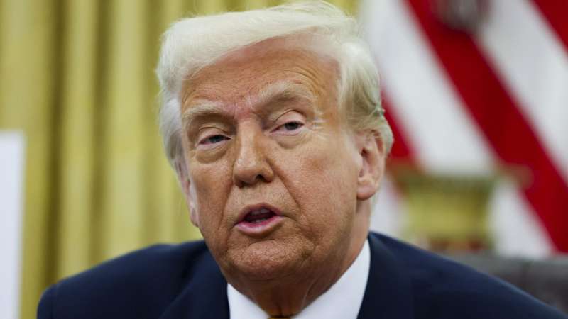 Трамп ввел чрезвычайное положение в США