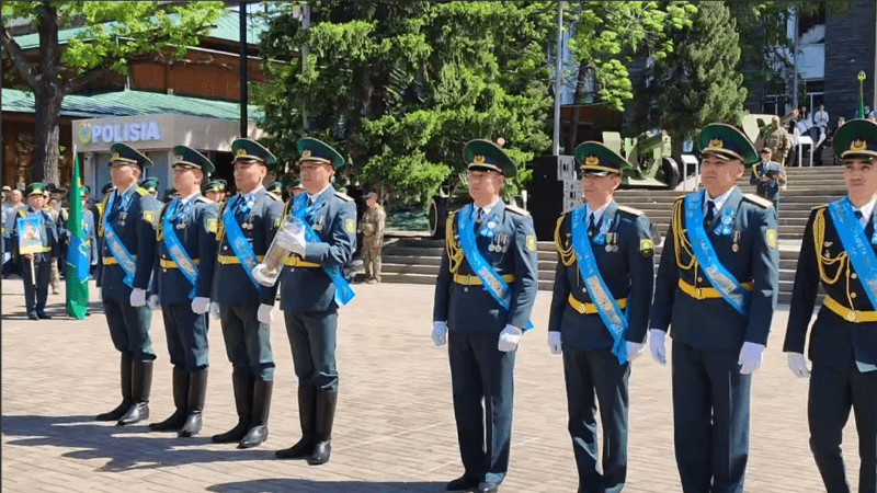 В Парке 28 гвардейцев-панфиловцев в Алматы торжественно передали "Эстафету Победы"