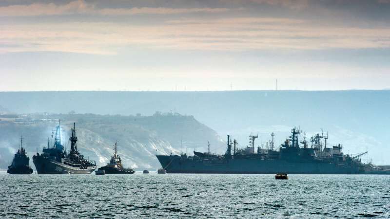 Британия пытается сковать российский флот на Черном море, заявил Келин
