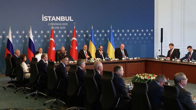Россия надеется на продолжение переговоров с Украиной, заявил Ушаков