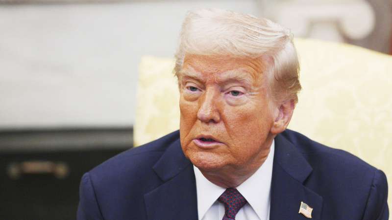Трамп рассказал, о чем говорил с Си Цзиньпином