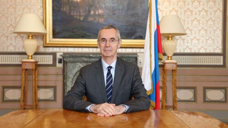 Дипломат Бабин: здания на территории посольства в Дании обливали краской