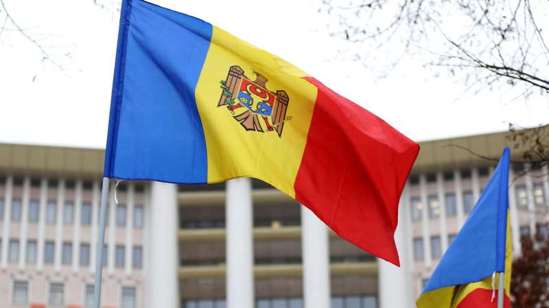 Кишинев хочет избавиться от конкурентов на старте выборов, заявила Захарова