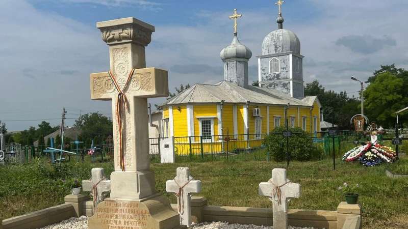 В Молдавии под флагом ЕС открыли памятник союзникам Гитлера