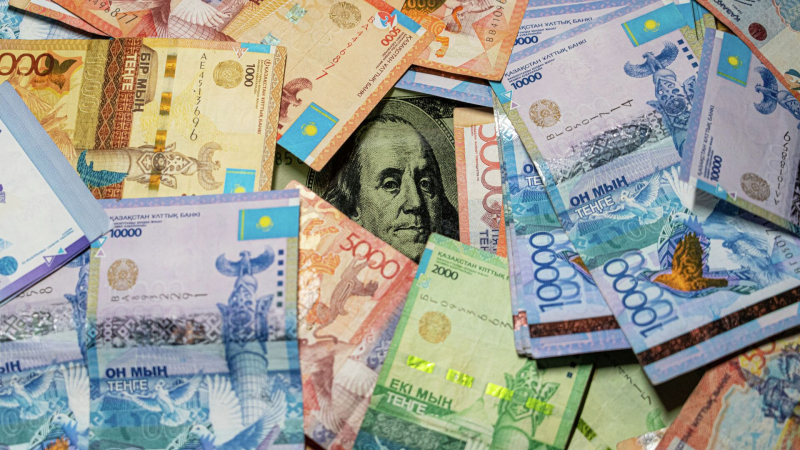 В Казахстане разница между покупкой и продажей доллара составит 7 тенге, евро - 10 тенге