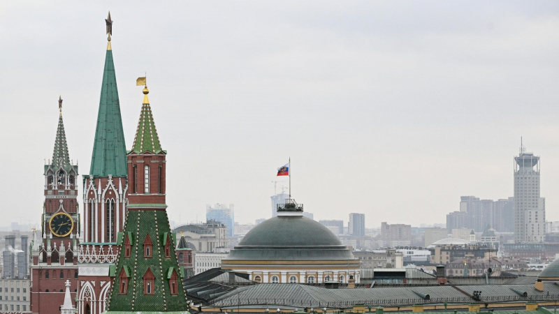В Кремле не подтвердили получение запроса о контакте с Макроном